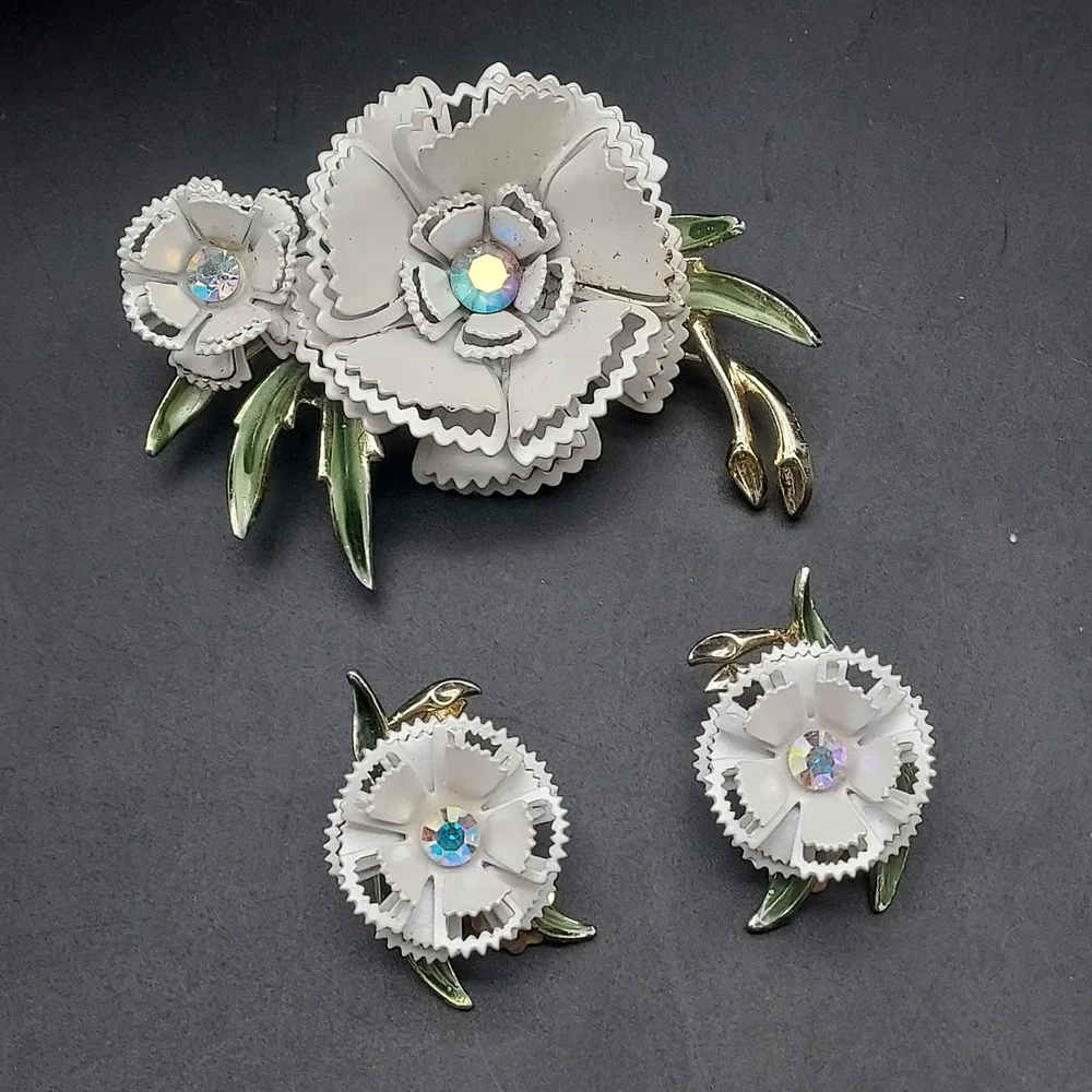 White Enamel Flower Brooch and‎ Clip on Earrings Set Rhinestone Vintage Costume
